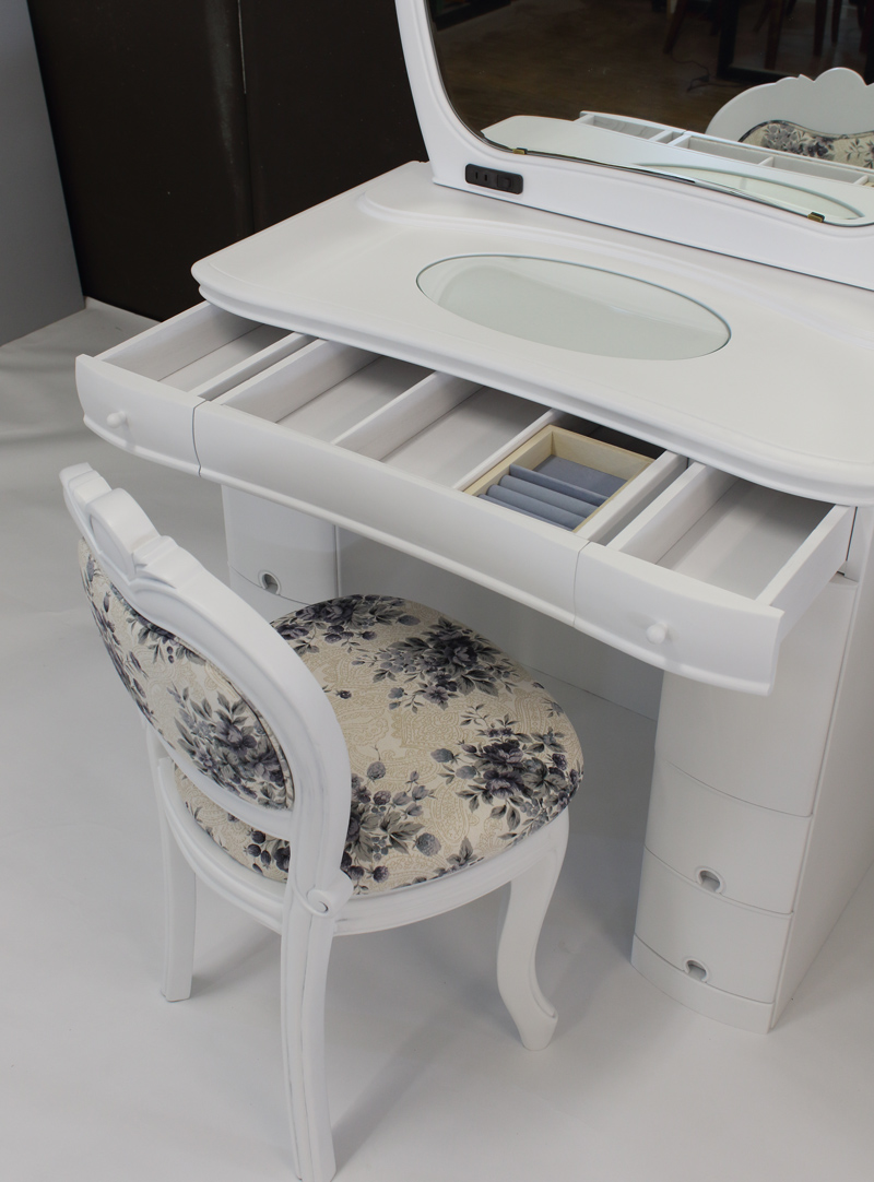 ドレッサー椅子張り替え